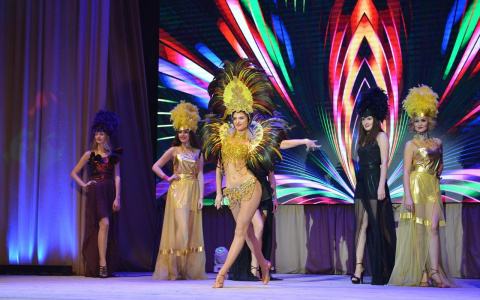 В Коми швейная фабрика представила коллекцию, достойную бразильского карнавала