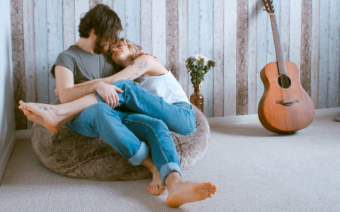 Гороскоп на 12 ноября: у Раков и Скорпионов настало отличное время для романтических отношений