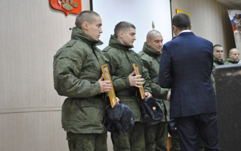 Житель Коми обещал знакомому «отмазать» его от армии за 200 тысяч, но обманул