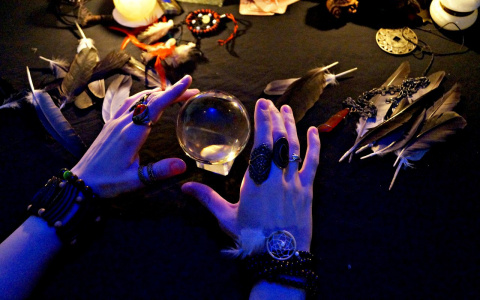 Гороскоп на 18 ноября: Овны могут открыть новую страницу жизни, а Девы хотят вершить великие дела