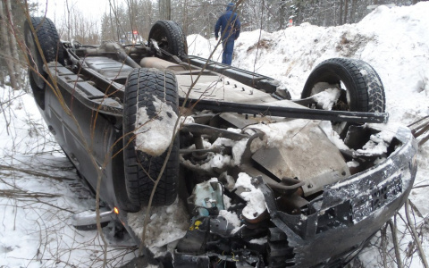 В Коми автоледи за рулем «Рено» на «встречке» протаранила «Кадиллак»