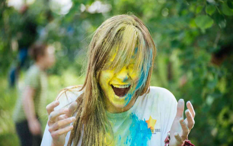 Гороскоп на 22 ноября: Овнам захочется больше трудиться, а Рыбам - наполнить жизнь яркими красками