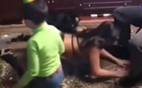 Семья подарила старшему сыну на день рождения стриптизершу (видео)