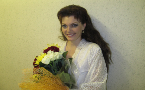 Авто, в котором ехала прима Театра оперы и балета Коми Ольга Сосновская, столкнулось с лесовозом