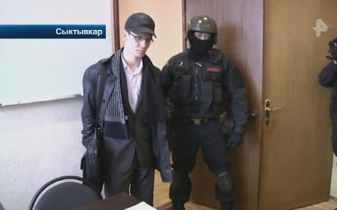 Появилось видео облавы Росгвардии на офис финансовой пирамиды в Сыктывкаре