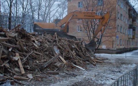 В центре Сыктывкара снесли жилой дом (фото)