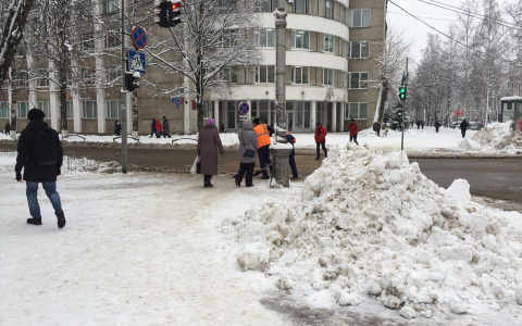 Как Сыктывкар вычищали после первого крупного снегопада: сводка с места действий (фото, видео)