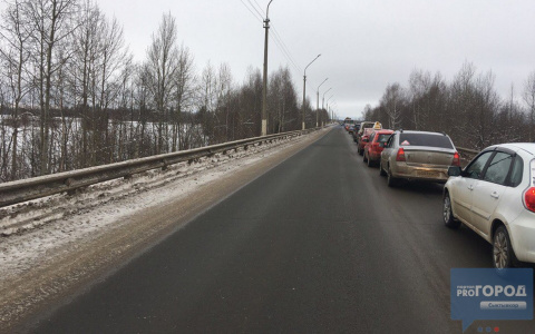 В Сыктывкаре на мосту произошло массовое ДТП с четырьмя машинами