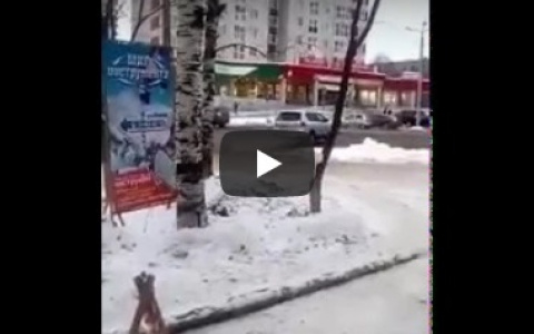 В Сыктывкаре внедорожник катался «против течения» по улице с односторонним движением (видео)