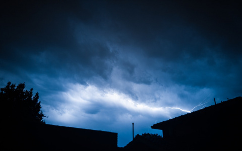 Жителей Сыктывкара напугала сильная вспышка в небе