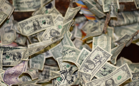 Судебные приставы отобрали у сыктывкарца 30 тысяч долларов