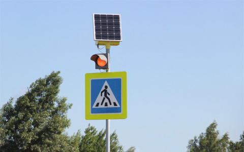В Сыктывкаре у 10 образовательных учреждений установят светофоры на солнечной батарее