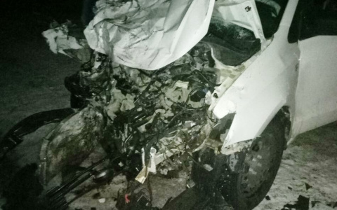 Появились фото с места страшного ДТП в Коми, где лоб в лоб столкнулись две иномарки