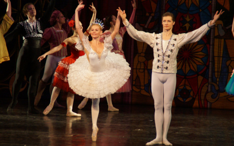 Лучшие мастера балета России показали сыктывкарцам знаменитую сказку (фото)