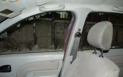 В Коми таксист врезался в столб, а оштрафовали его клиентку