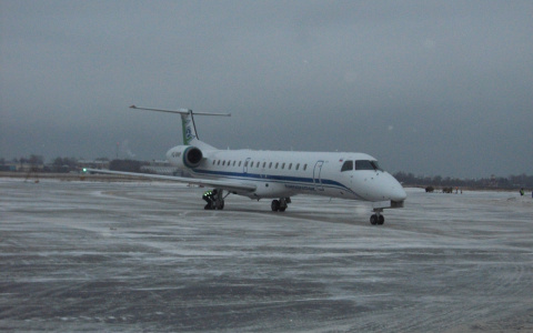 В аэропорту Сыктывкара пассажиры несколько часов ждали вылета из-за погоды
