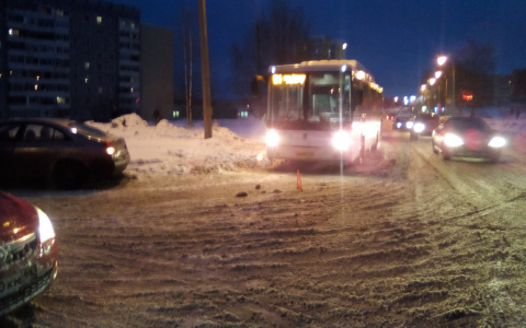 В Сыктывкаре в ДТП с автобусом пострадал ребенок (фото)