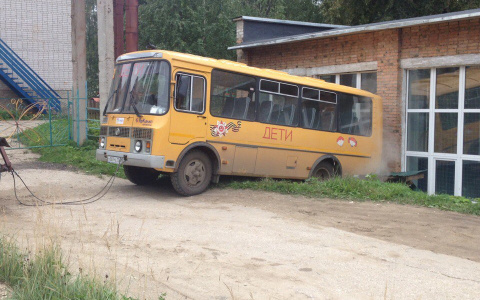В Коми водитель школьного автобуса высаживал детей в километрах от их остановок