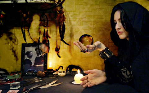 Гороскоп на 12 декабря: Овнам стоит найти себе занятие по душе, а Близнецам - играть по правилам