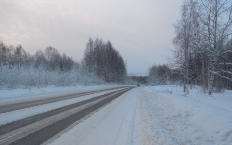 В Коми попал в ДТП «Урал», который вез продукты в глухой поселок
