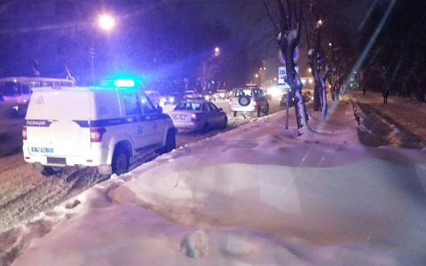 В Сыктывкаре магазинный вор отбивался бутылкой вина при задержании