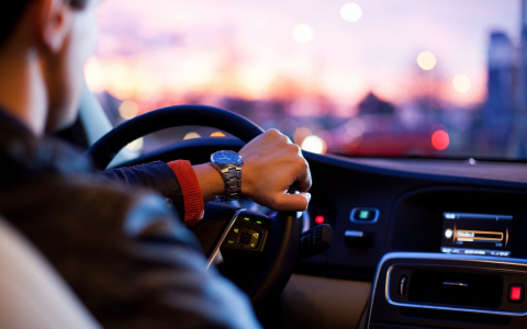 Гороскоп на 16 декабря: Весам нужно быть осторожными за рулем, а Скорпионов ждет успех