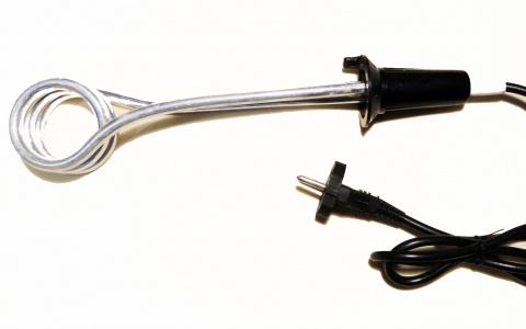 В Коми мать избивала своего сына  электрокипятильником