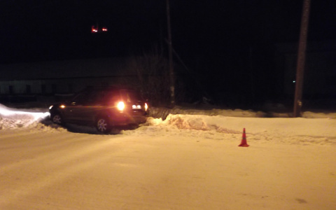 В Коми неопытный водитель на «Субару» сбил молодую мать с ребенком