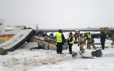 В низовьях Печоры на взлете разбился самолет. Погибли четыре человека