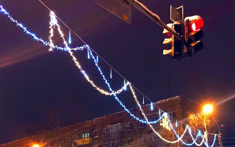 На «Коммуне» в Сыктывкаре зажгли новогодние огни (фото)