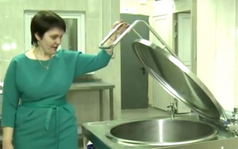 В Сыктывкаре открыли новый корпус школы, «напичканный» техникой (видео)