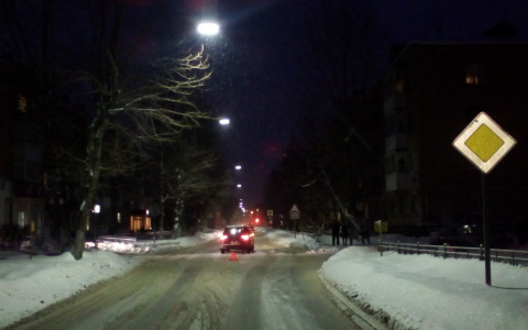 В Коми иномарка сбила школьника, который перебегал дорогу в неположенном месте