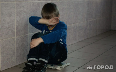В одной из школ Коми уборщица жестоко избила ребенка, который бегал по коридору