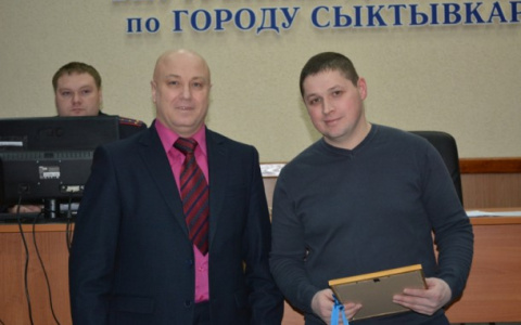 В Сыктывкаре наградили героя, который вернул пенсионерке веру в полицию