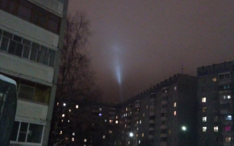 Сыктывкарцы напуганы необычным лучом в небе над городом (фото)