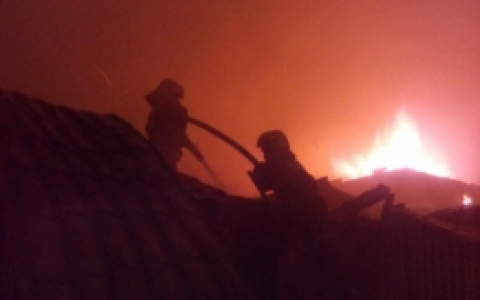 Накануне Нового года в одном из городов Коми страшно полыхало офисное здание