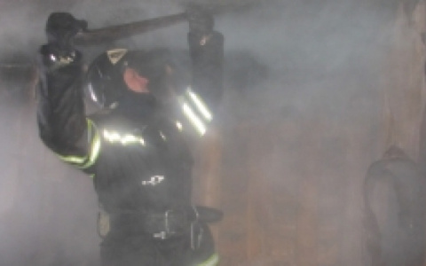 В Коми новогоднее утро началось с пожара в жилом доме