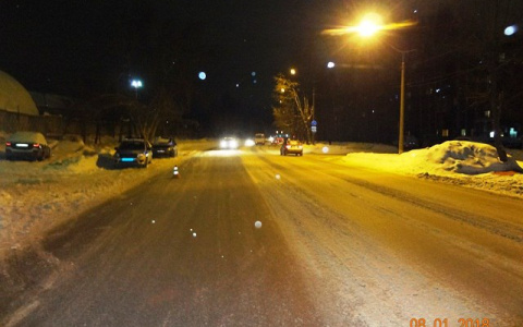 В Сыктывкаре автоледи снесла с тротуара пешехода (фото)
