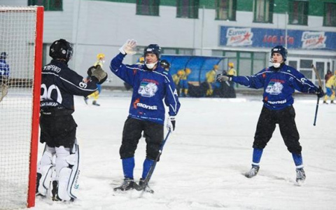 Сыктывкарский «Строитель» всухую разгромили на чемпионате России по хоккею с мячом