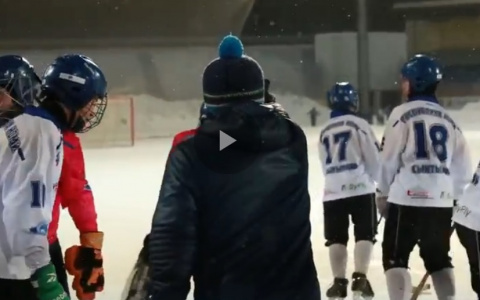 Сеть взорвал ролик, где тренер сыктывкарской команды кричит на хоккеистов