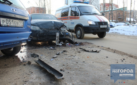 В центре Сыктывкара произошло массовое ДТП с участием пяти авто (фото)