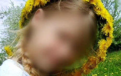 Новости России: женщина бросилась под поезд с ребенком на руках, а 15-летняя девочка умерла на репетиции