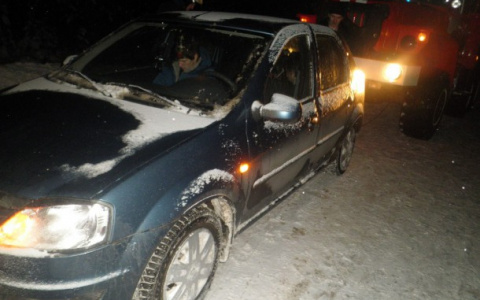 В Коми неопытная автоледи улетела в кювет (фото)