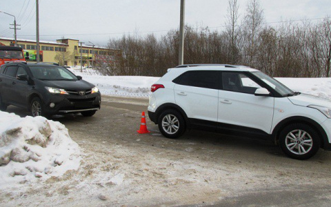 В Коми «Тойота» протаранила «Хендай»: пострадала женщина (фото)