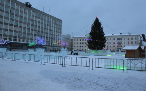 В Сыктывкаре «трещит по швам» здание на Стефановской площади (фото)
