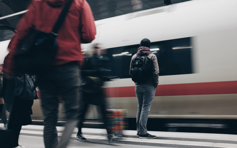 РЖД разрешит детям ездить в поездах без сопровождения взрослых