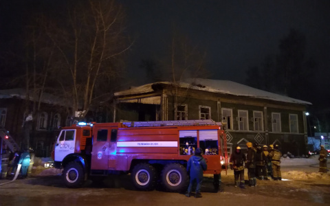 Появились фото, как в Сыктывкаре тушили пожар на объекте культурного наследия