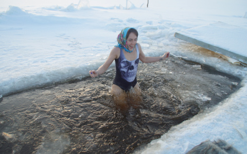«Нравится ощущение эйфории»: мнение сыктывкарской девушки-«моржа» о купании в ледяной воде