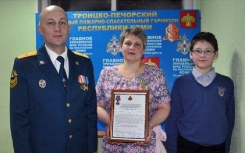 Жительница Коми спасла мальчика, который на озере провалился под лед