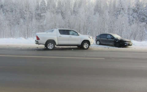 Две девушки пострадали в жестком ДТП на трассе «Вятка» в Коми (фото)